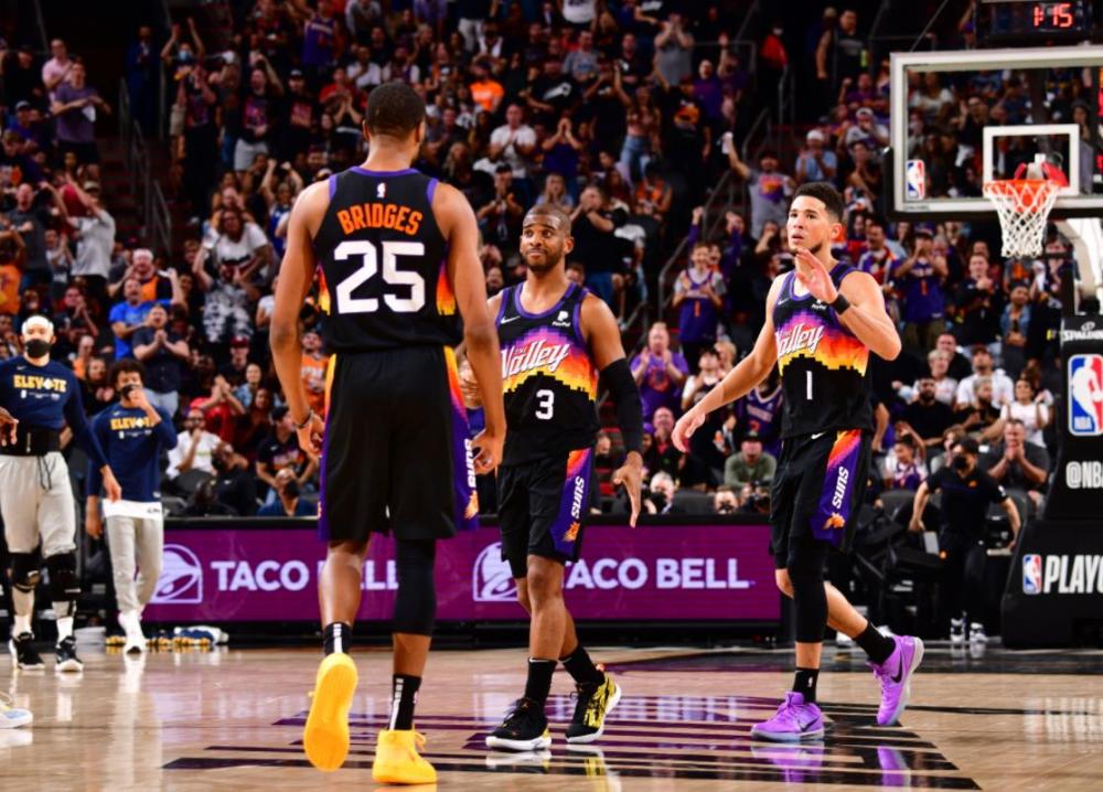 一个不起眼 一个不起眼