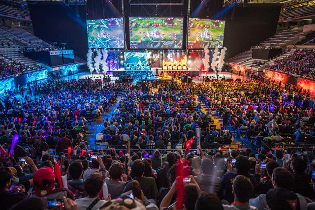 再仅是硬件 再仅是硬件